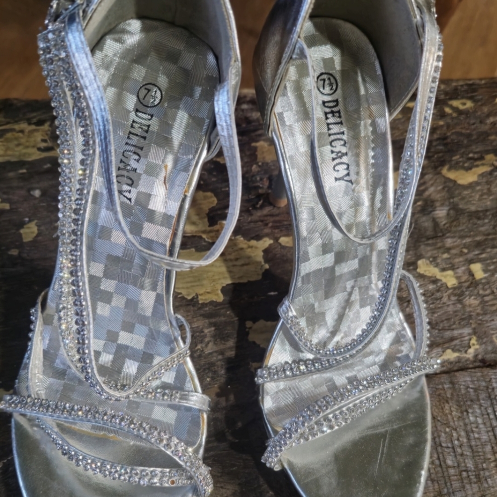Delicacy Glittering Silver Heels
